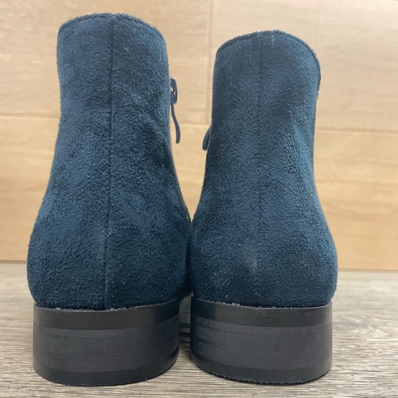 Wanted Dipper Ankle Bootie with V-Cut Detail Size 8M - NIB! - Picture 5 of 17